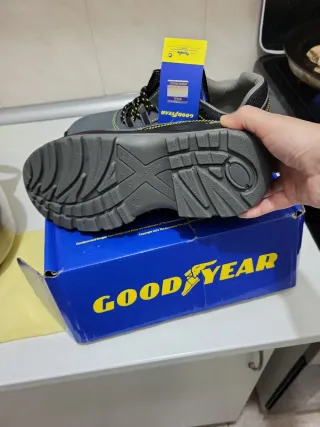 Zapatos de seguridad Goodyear grises y negros