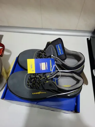 Zapatos de seguridad Goodyear grises y negros