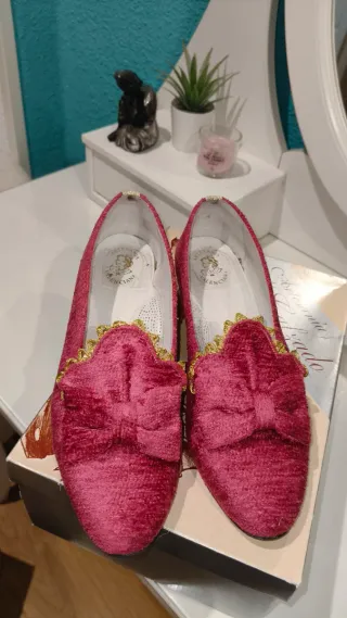 Zapatos de fallera rosa como nuevos!!