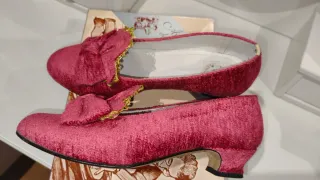 Zapatos de fallera rosa como nuevos!!
