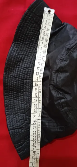 Cappellino impermeabile nero