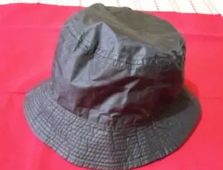 Cappellino impermeabile nero