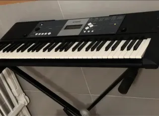 Teclado Yamaha YPT230 con pie