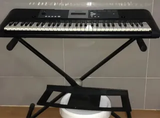 Teclado Yamaha YPT230 con pie