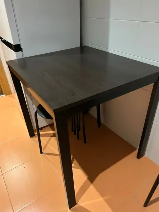 Tavolo da pranzo scuro