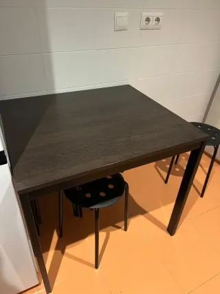 Tavolo da pranzo scuro