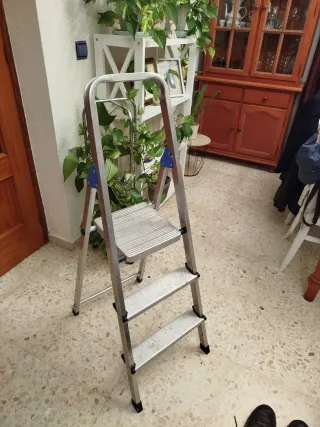 Escalera de aluminio plegable