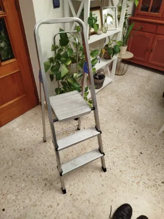Escalera de aluminio plegable