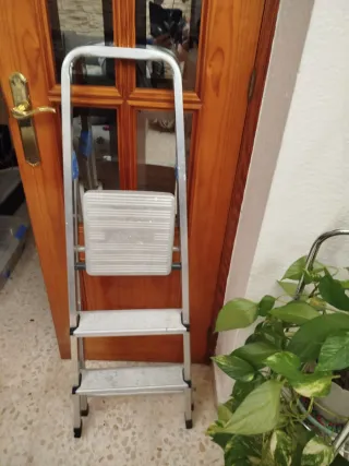 Escalera de aluminio plegable