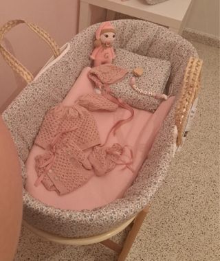 Moisés de bebé con funda incluida.