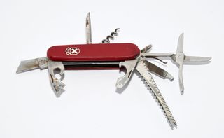 Navaja Multiusos Aitor Roja para restaurar
