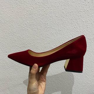 Zapatos de tacón ancho rojos oscuro