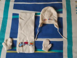 Conjunto bebé: gorro, bufanda y manoplas