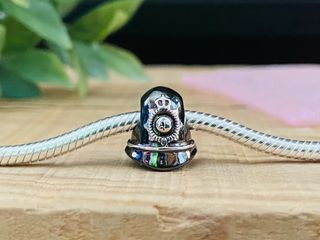 Charm Casco Policía Londres - Plata