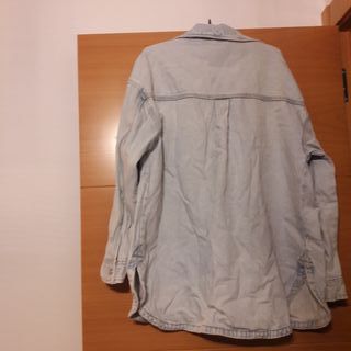 Chaqueta vaquera larga denim azul lavado