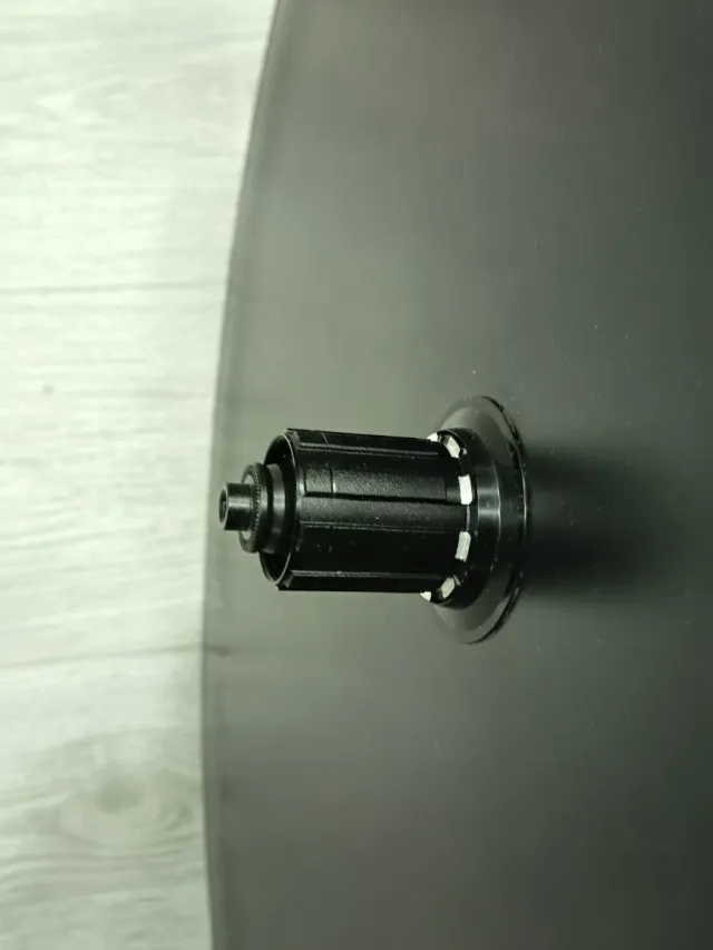 Rueda carbono lenticular para cubierta y zapata