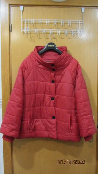 Anorak rojo talla XL, bata casa, camisetas y mas..