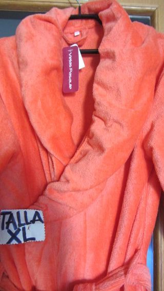 Anorak rojo talla XL, bata casa, camisetas y mas..