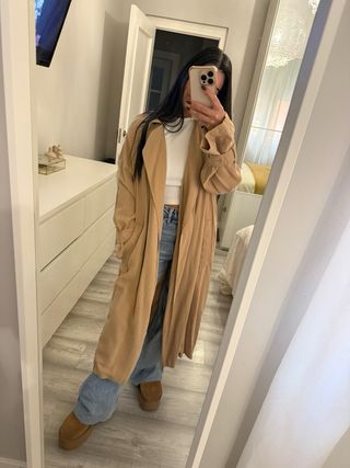 Trench fluido beige y azul