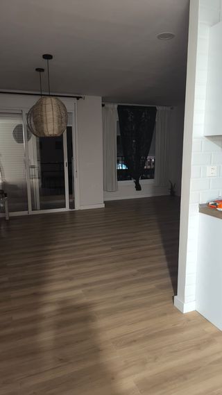 Alquilo cómoda hab individual en el centro de Sta