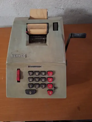 Calcolatrice Hermes meccanica vintage
