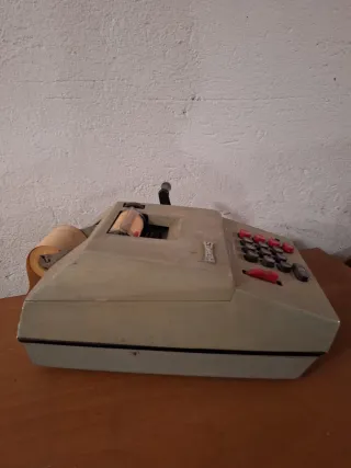 Calcolatrice Hermes meccanica vintage