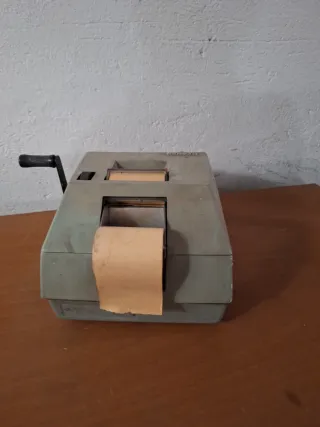 Calcolatrice Hermes meccanica vintage