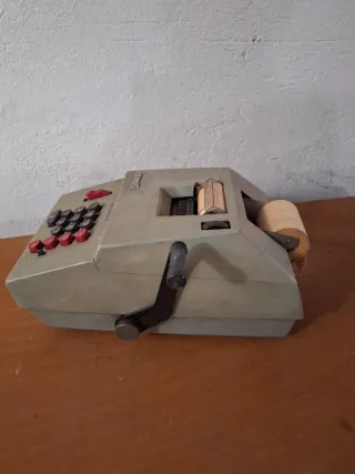 Calcolatrice Hermes meccanica vintage