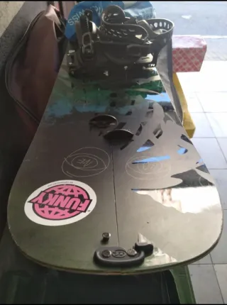 Splitboard con fijaciones Burton