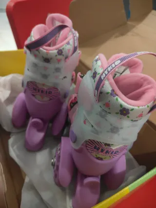 Patines Infantiles Morados con Flores