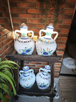 Juego de 4 Cántaros Antiguos Decorados