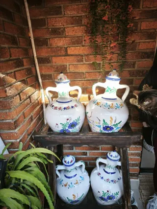 Juego de 4 Cántaros Antiguos Decorados