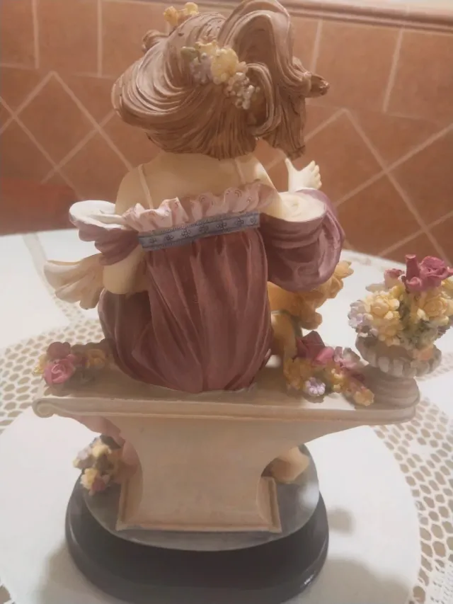 Figura de resina mujer y niño Alto 28cm Ancho 20