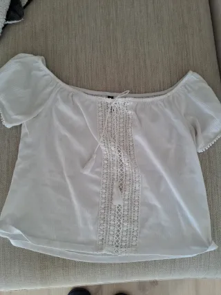 Blusa blanca hombros descubiertos