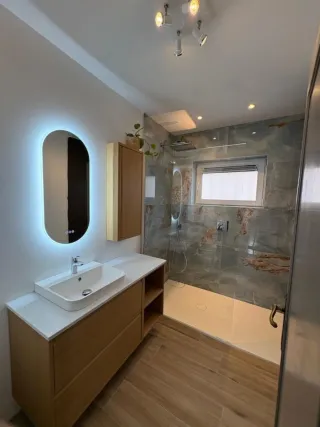 Baños renovados en Valencia