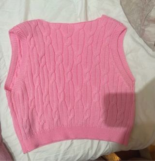 Chaleco de punto rosa trenzado