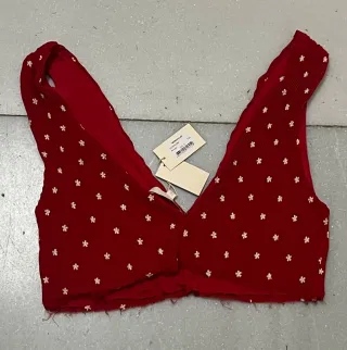 Top Maje plisado rojo estampado margaritas