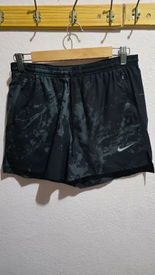 Short nike stride running division