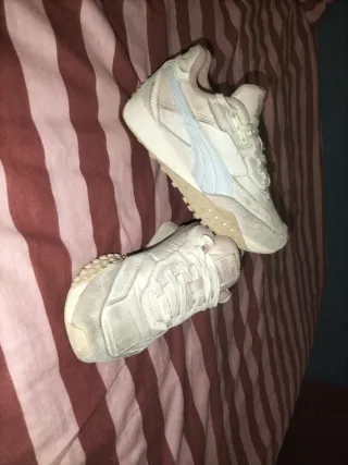 Zapatillas Puma Blancas y Rosas
