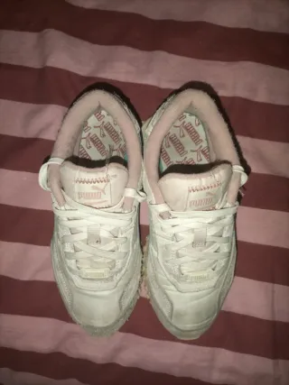 Zapatillas Puma Blancas y Rosas