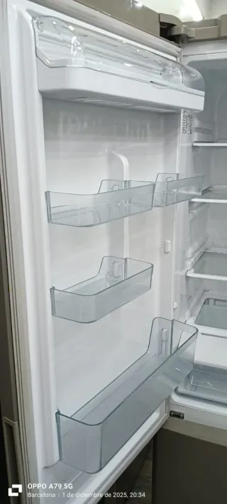 Nevera Combi Samsung  no Frost energía A+Plata