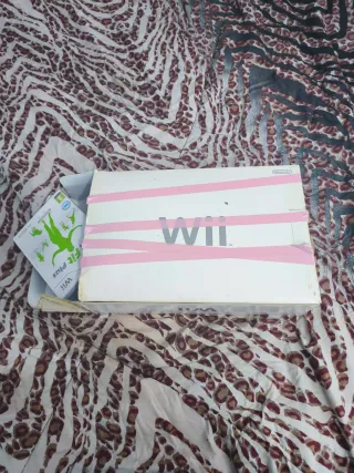 Nintendo Wii Blanca con 2 mandos y accesorio