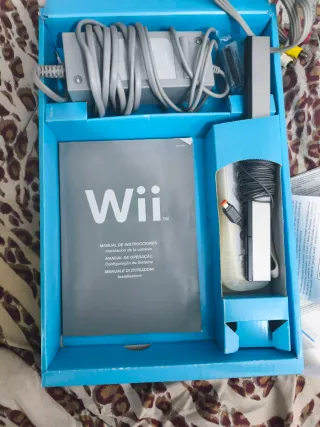 Nintendo Wii Blanca con 2 mandos y accesorio