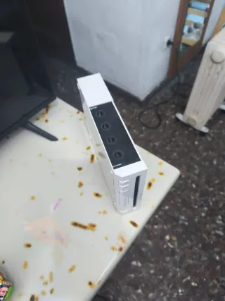 Nintendo Wii Blanca con 2 mandos y accesorio