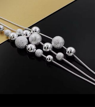 Collar de plata con cuentas , bolitas