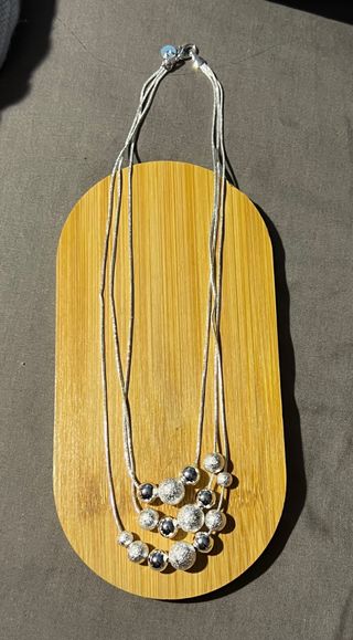 Collar de plata con cuentas , bolitas