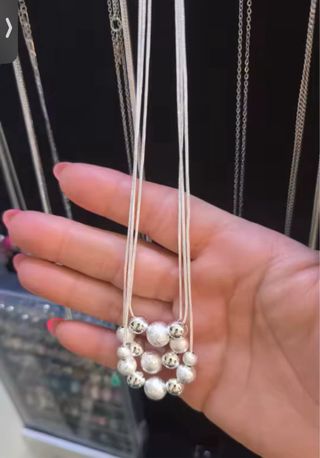 Collar de plata con cuentas , bolitas