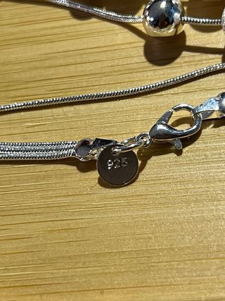 Collar de plata con cuentas , bolitas