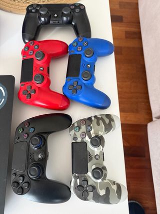 PS4 (PlayStation 4) Nera + Giochi 5Comandi + cavo