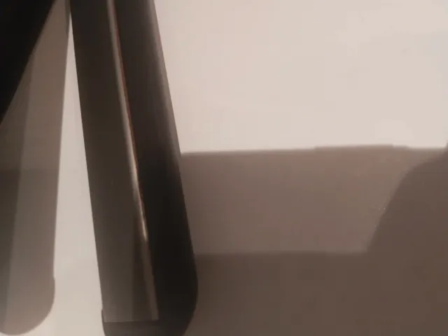 Plancha de pelo negra con funda térmica